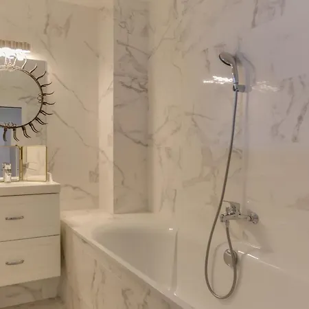 Guestready - Stylish And Spacious Flat - Champs-elysees Διαμέρισμα *